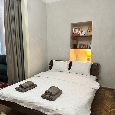 Art Apartment On Kylisha Str 리비프 외부 사진