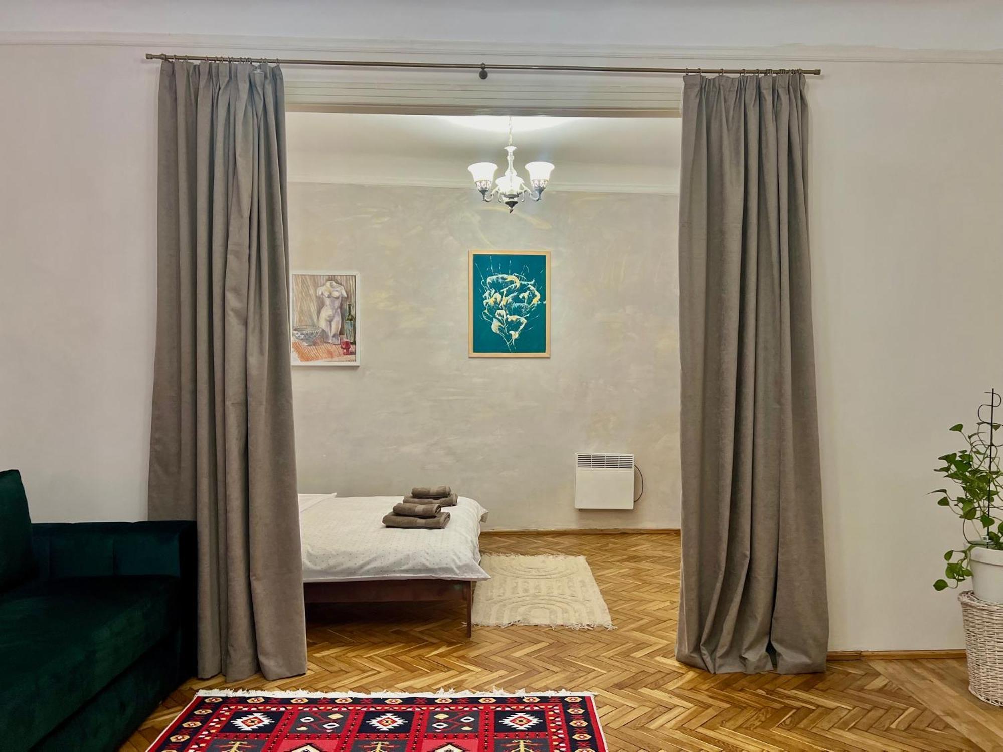 Art Apartment On Kylisha Str 리비프 외부 사진